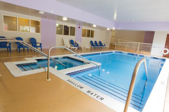 Howard Johnson Hotel & Suites by Wyndham Allentown/Dorney