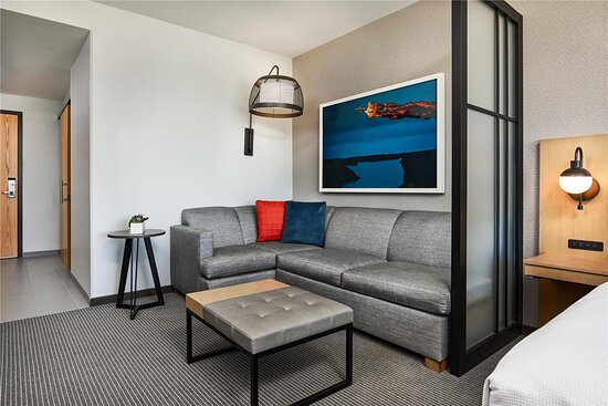 Hyatt Place Peña Station / Denver Airport