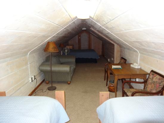 Smiley Creek Lodge