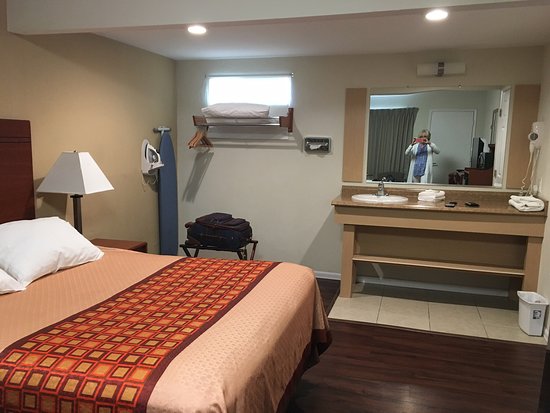 Redwood Inn