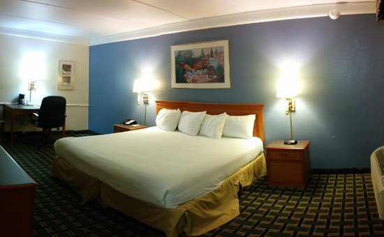 Days Inn by Wyndham Houston