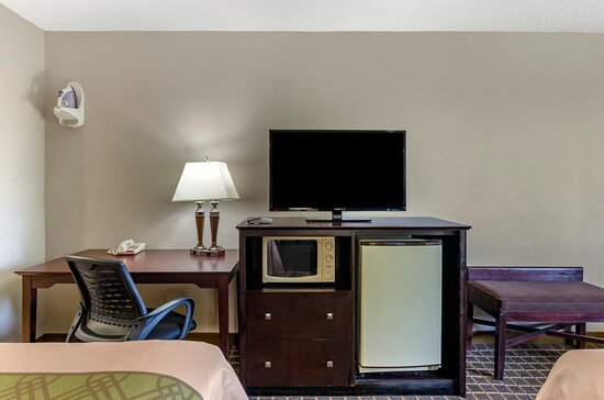 Brentwood Inn and Suites