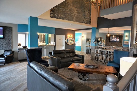 River Hills Hotel