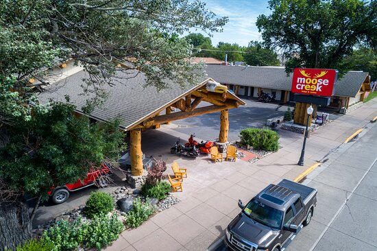 Moose Creek Lodge and Suites