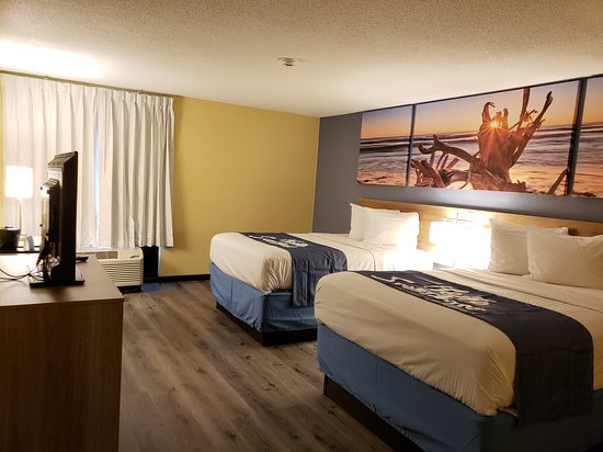 Days Inn & Suites by Wyndham Merrillville