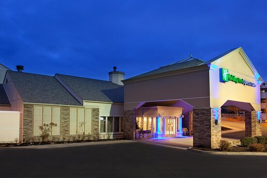 Holiday Inn Express & Suites Pittsburgh Airport by IHG