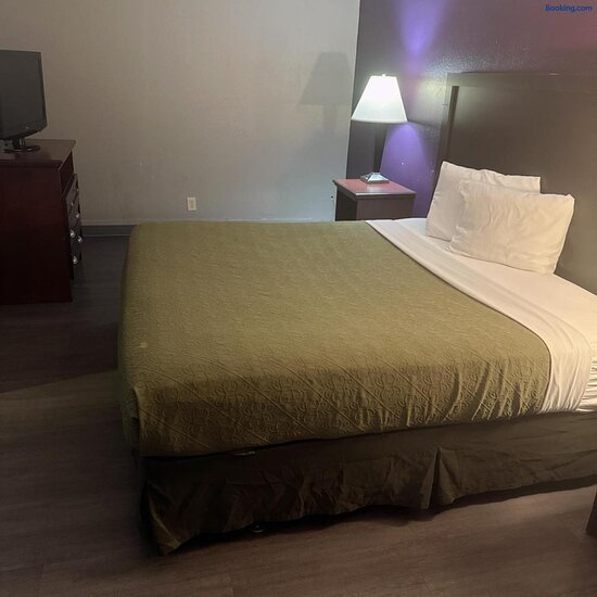 Deluxe Inn
