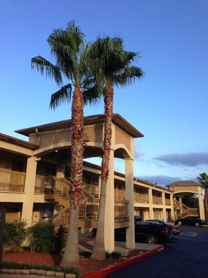 Days Inn & Suites by Wyndham Huntsville
