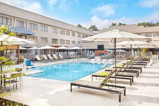 DoubleTree Suites by Hilton Hotel Nashville Airport