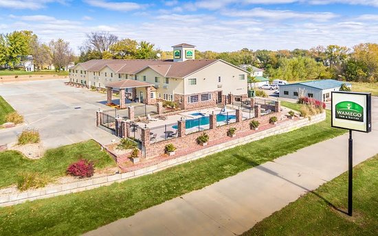 Wamego Inn & Suites