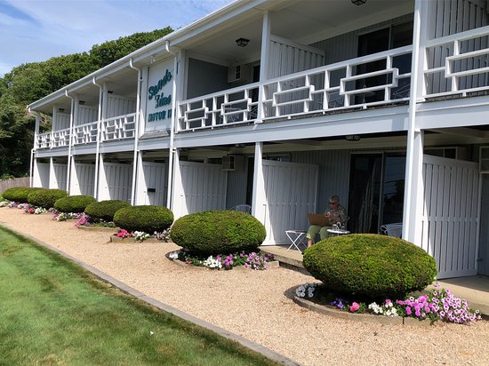Sands Of Time Motor Inn & Harbor House