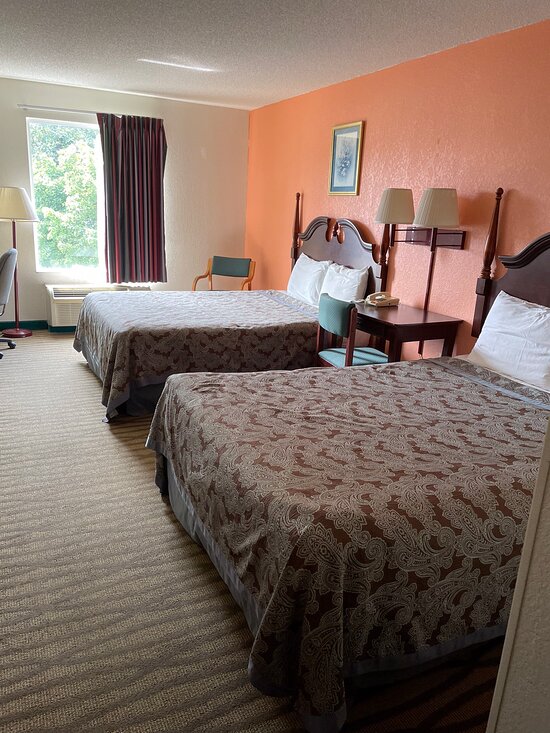 President Inn & Suites
