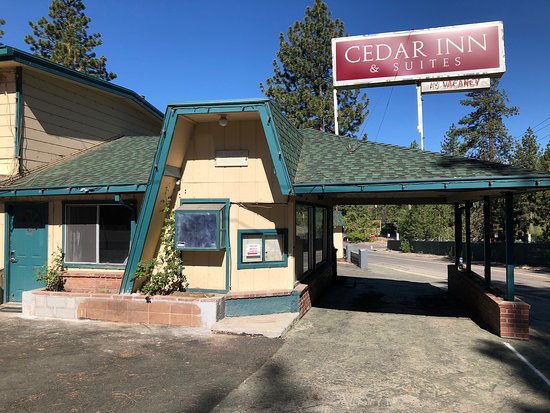Cedar Inn & Suites