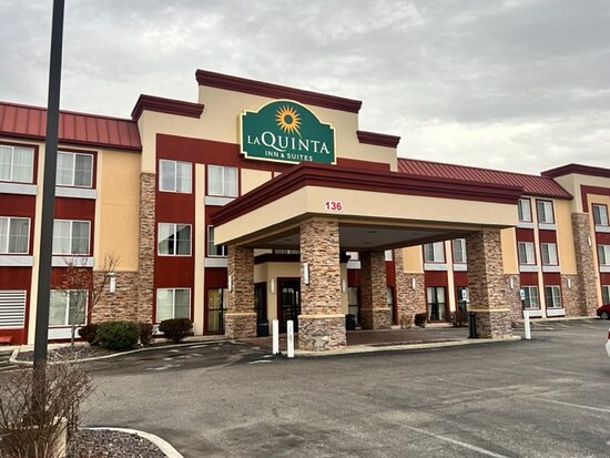 La Quinta Inn & Suites by Wyndham O'Fallon, IL - St. Louis
