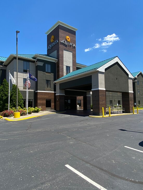 La Quinta Inn & Suites by Wyndham Louisville