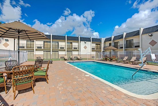 Days Inn & Suites by Wyndham Tampa Near Ybor City