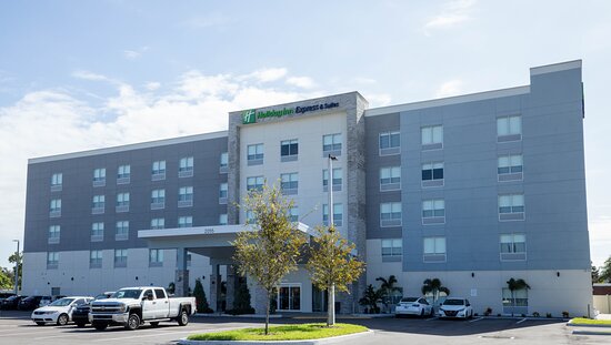 Holiday Inn Express & Suites Tampa Stadium - Airport Area By IHG