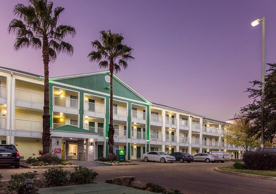 HomeTowne Studios by Red Roof Houston - Northwest