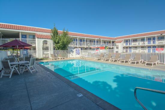 Motel 6 Redding South
