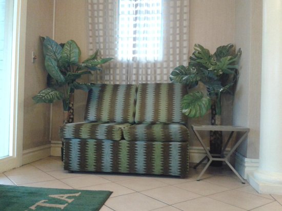 Rodeway Inn & Suites