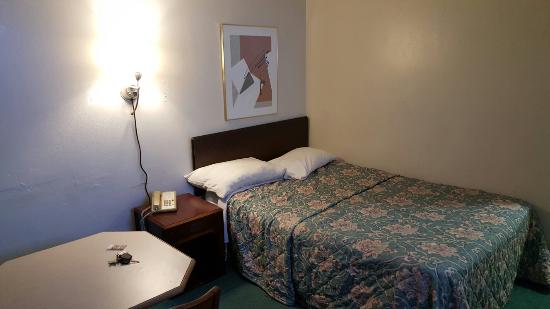 Royal Inn And Suites