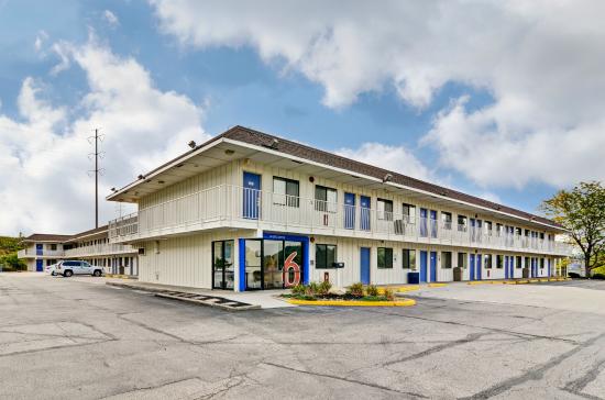 Motel 6 Pittsburgh - Crafton