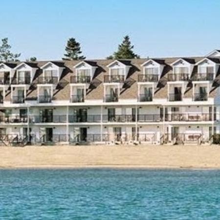 Quality Inn & Suites Beachfront