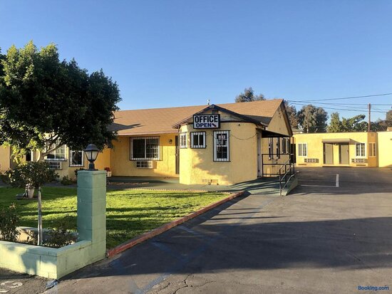 Deluxe Motel
