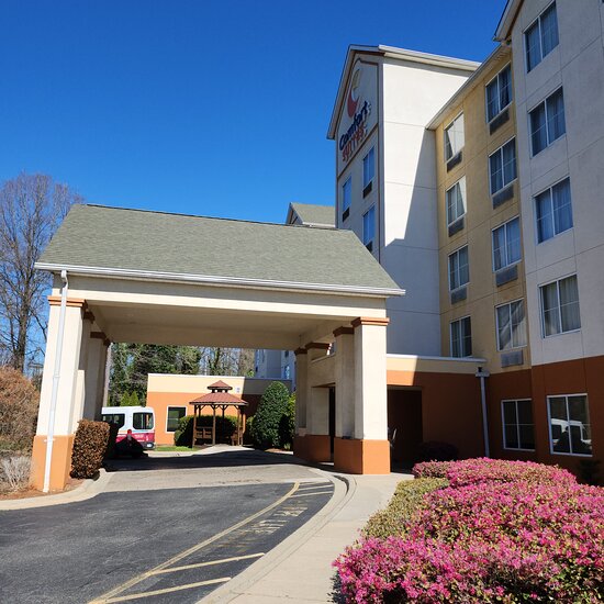 Comfort Suites Airport