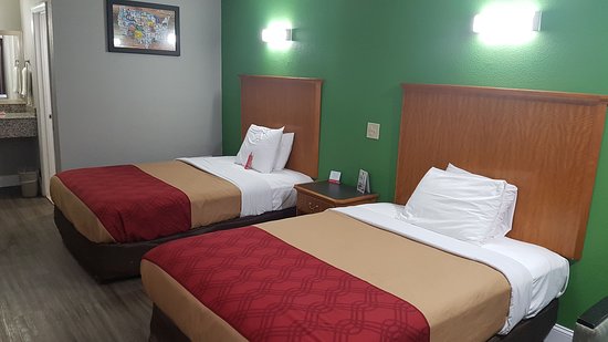 Econo Lodge Airport