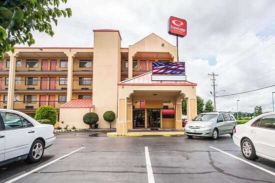 Econo Lodge Inn & Suites