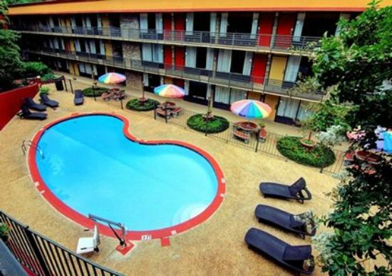 Clarion Inn & Suites University Center