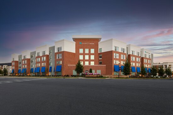Hyatt House Charlotte / Rea Farms