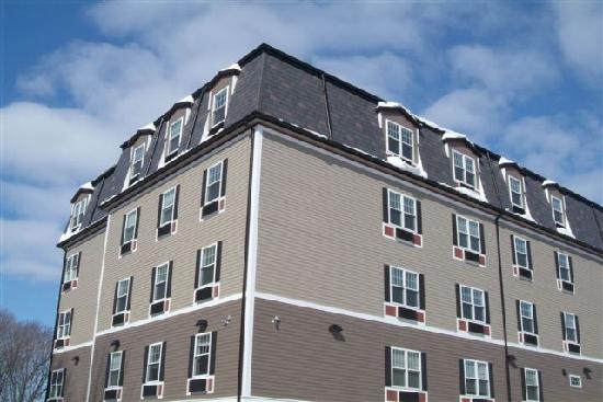 Crescent Suites Hotel