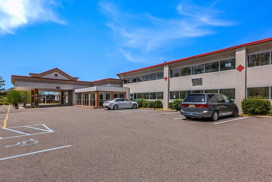 Red Carpet Inn & Suites Hazelton