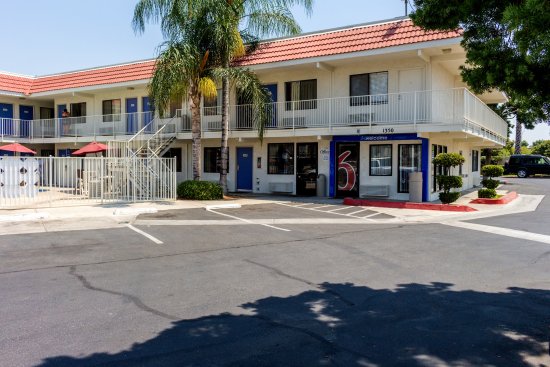 Motel 6 Bakersfield Convention Center