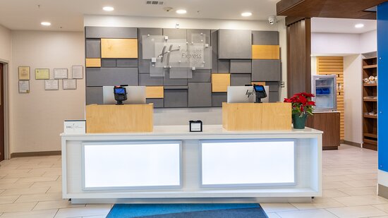 Holiday Inn Express & Suites Macon - I-475 By IHG