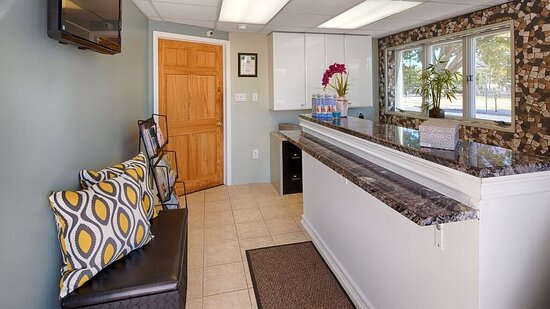 Daytona Inn and Suites