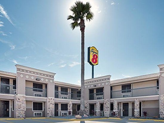 Super 8 by Wyndham McAllen/Downtown