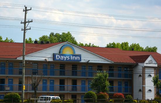 Days Inn by Wyndham Charlotte Northlake