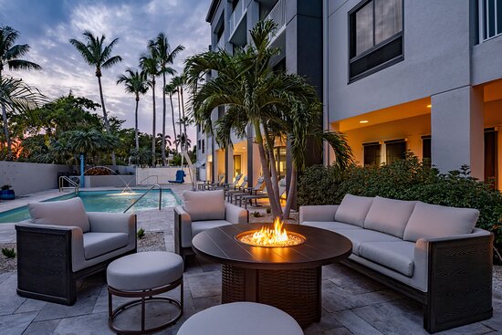 Courtyard by Marriott Naples
