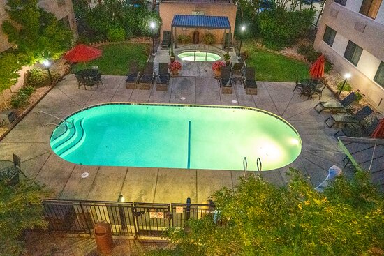 Oxford Suites Redding