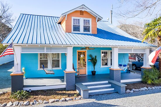 The Island Guesthouse and Motel
