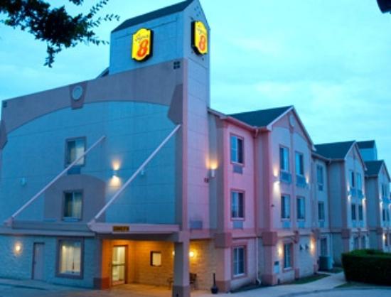 Super 8 by Wyndham Irving/DFW Apt/North