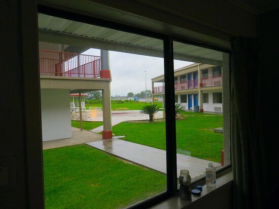 Executive Inn & Suites