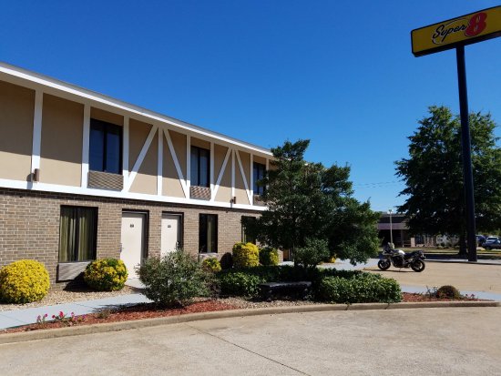 Super 8 by Wyndham Bentonville