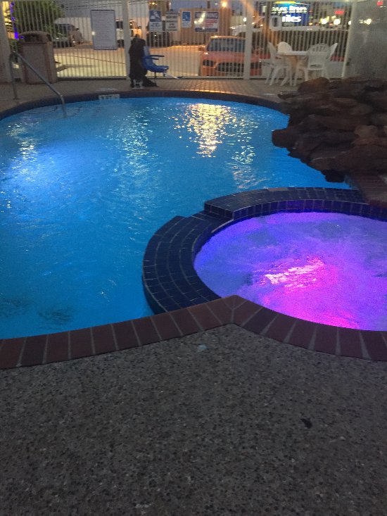 Days Inn & Suites by Wyndham Pasadena