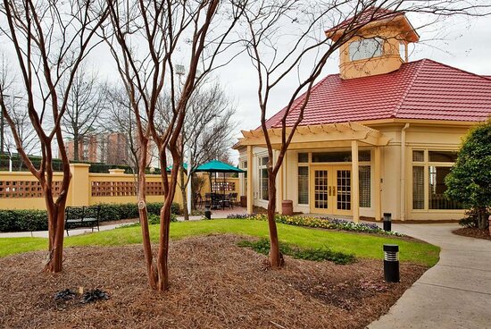 La Quinta Inn & Suites Haywood Mall Near Greenville Downtown