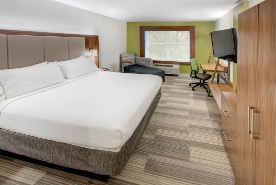 Holiday Inn Express & Suites Woodbridge By IHG