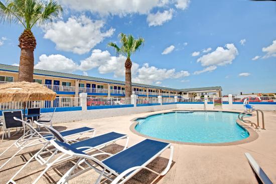 Days Inn by Wyndham Baytown TX